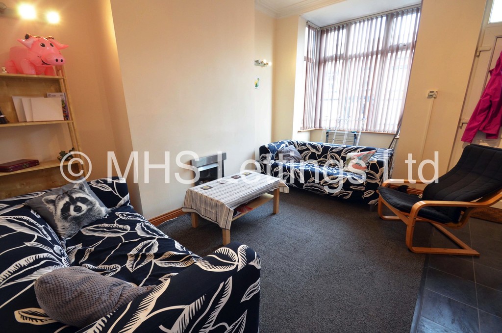 Photo of 3 Bedroom Mid Terraced House in 36 Beechwood Mount, Leeds, LS4 2NQ