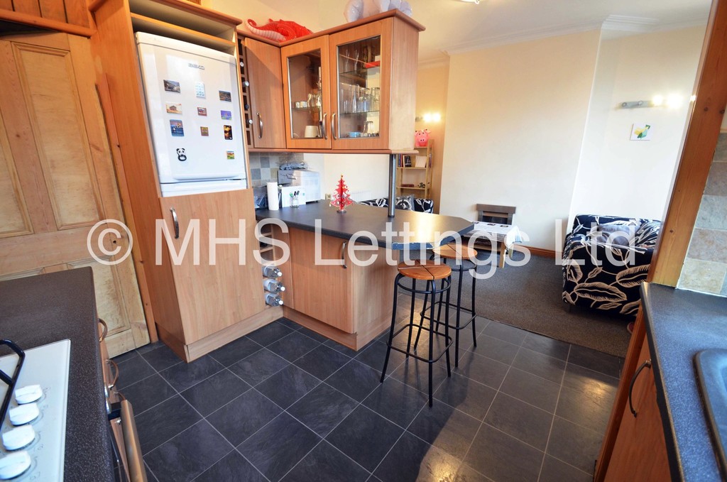 Photo of 3 Bedroom Mid Terraced House in 36 Beechwood Mount, Leeds, LS4 2NQ