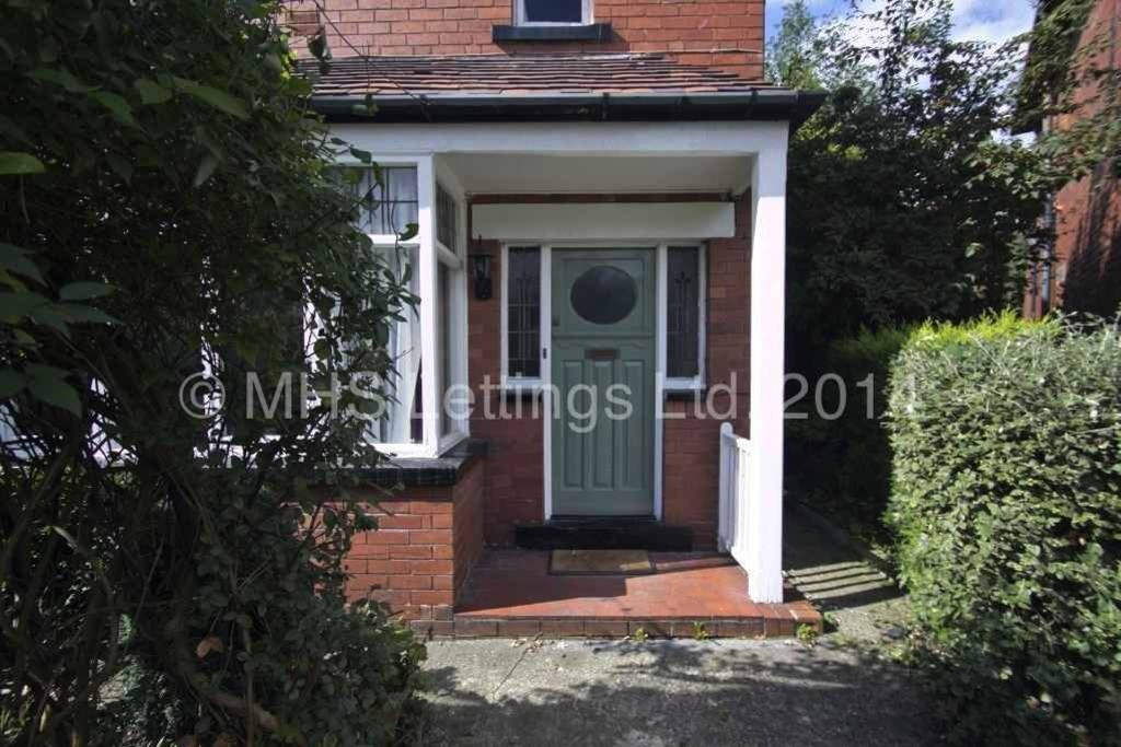 Photo of 4 Bedroom Semi-Detached House in 7 Headingley Crescent, Leeds, LS6 3EH