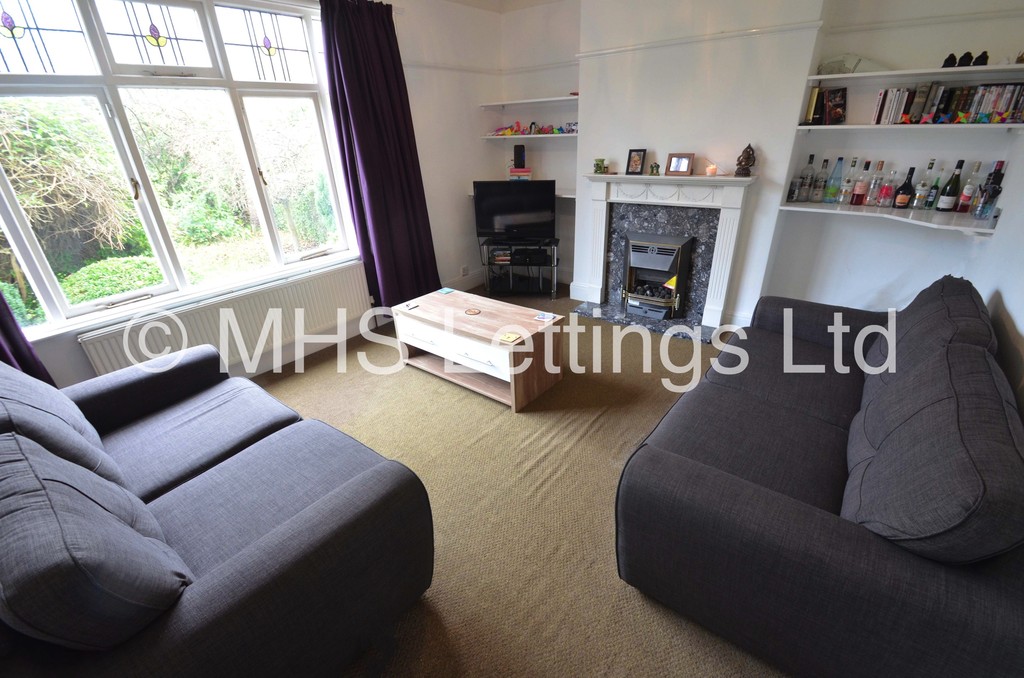 Photo of 4 Bedroom Semi-Detached House in 7 Headingley Crescent, Leeds, LS6 3EH