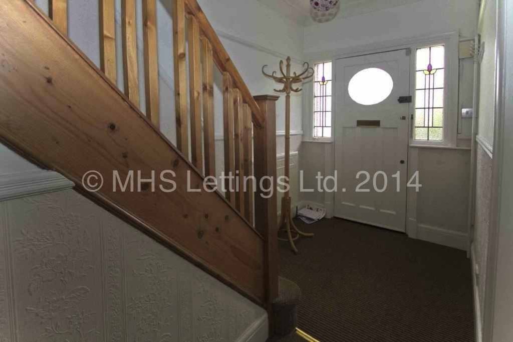 Photo of 4 Bedroom Semi-Detached House in 7 Headingley Crescent, Leeds, LS6 3EH