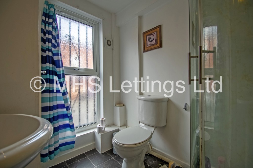 Photo of 4 Bedroom Mid Terraced House in 15 Harold Terrace, Leeds, LS6 1PG