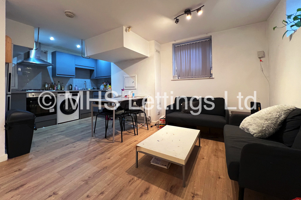 Photo of 4 Bedroom Mid Terraced House in 15 Harold Terrace, Leeds, LS6 1PG