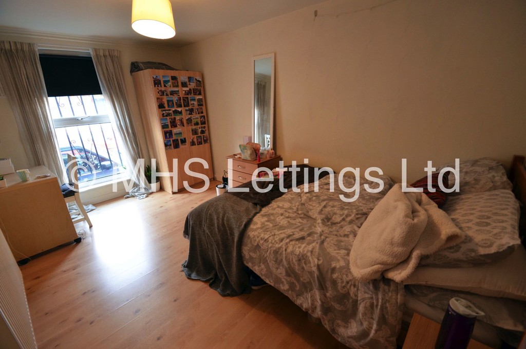 Photo of 4 Bedroom Mid Terraced House in 15 Harold Terrace, Leeds, LS6 1PG