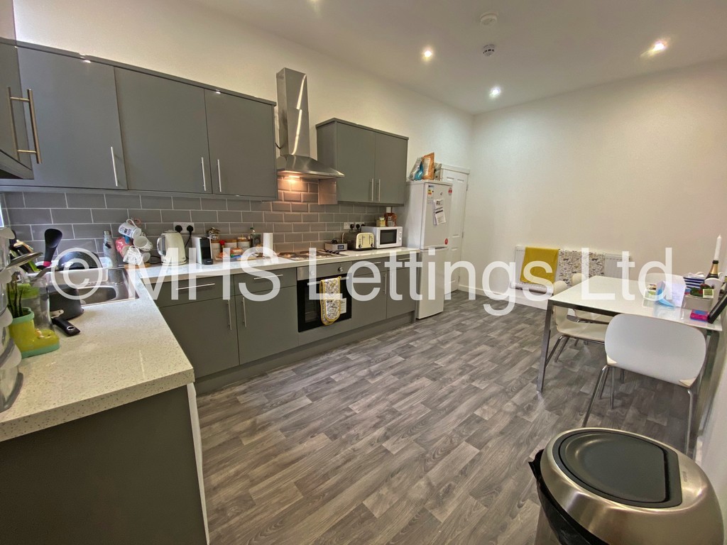 Photo of 3 Bedroom Apartment in Flat 1, 24 Kensington Terrace, Leeds, LS6 1BE