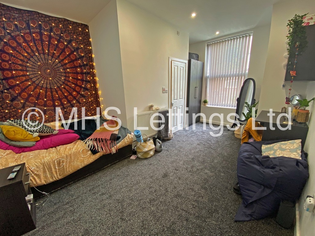 Photo of 3 Bedroom Apartment in Flat 1, 24 Kensington Terrace, Leeds, LS6 1BE