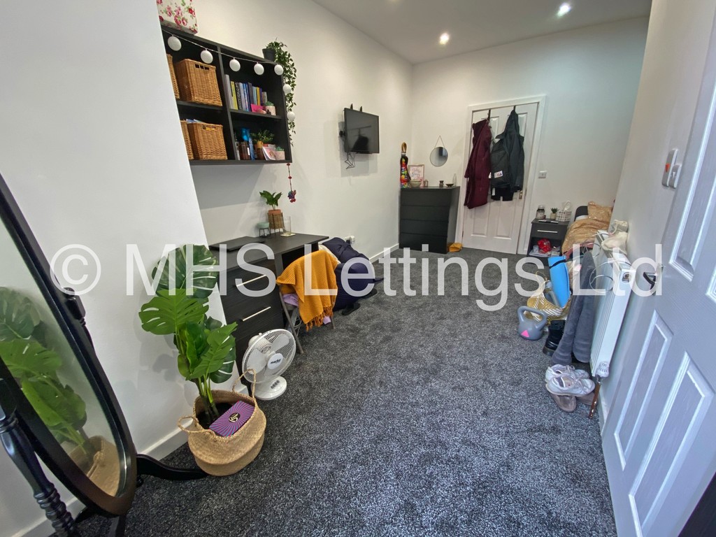 Photo of 3 Bedroom Apartment in Flat 1, 24 Kensington Terrace, Leeds, LS6 1BE