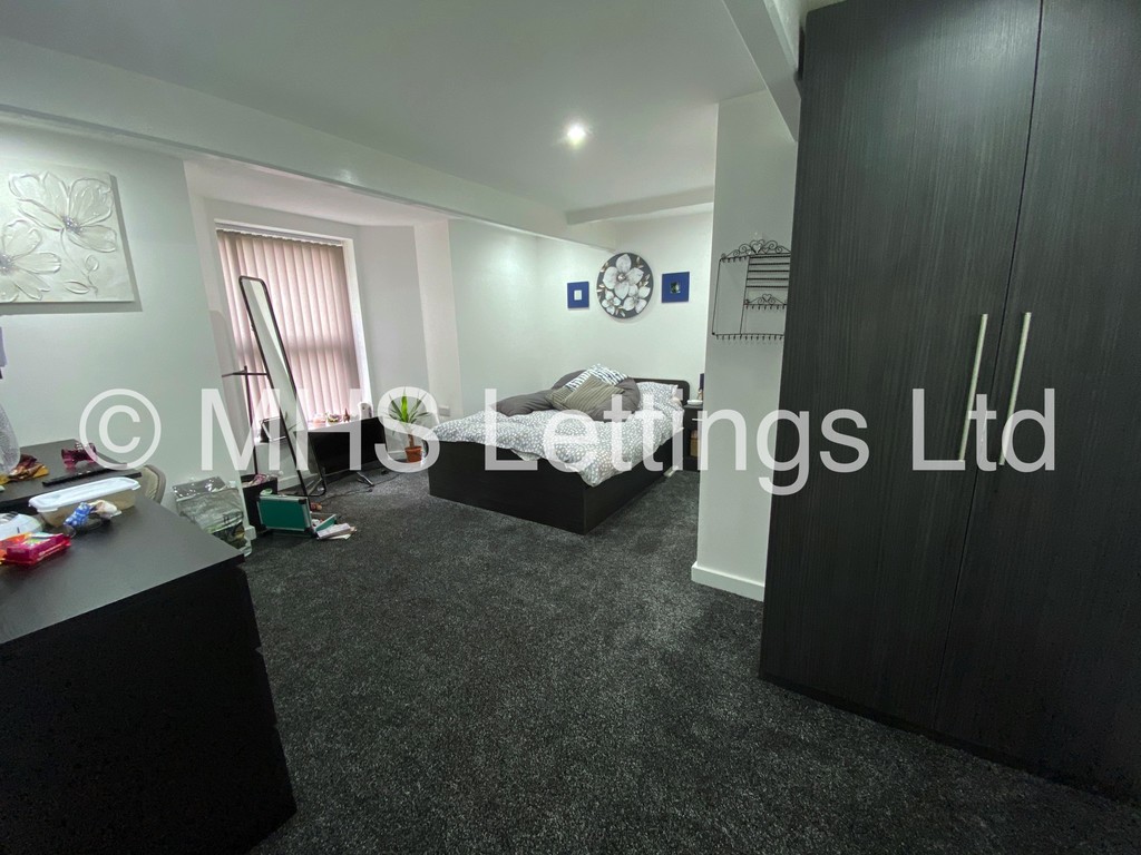 Photo of 3 Bedroom Apartment in Flat 1, 24 Kensington Terrace, Leeds, LS6 1BE