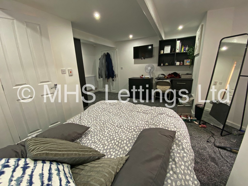Photo of 3 Bedroom Apartment in Flat 1, 24 Kensington Terrace, Leeds, LS6 1BE