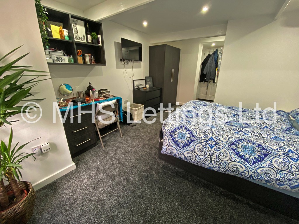 Photo of 3 Bedroom Apartment in Flat 1, 24 Kensington Terrace, Leeds, LS6 1BE