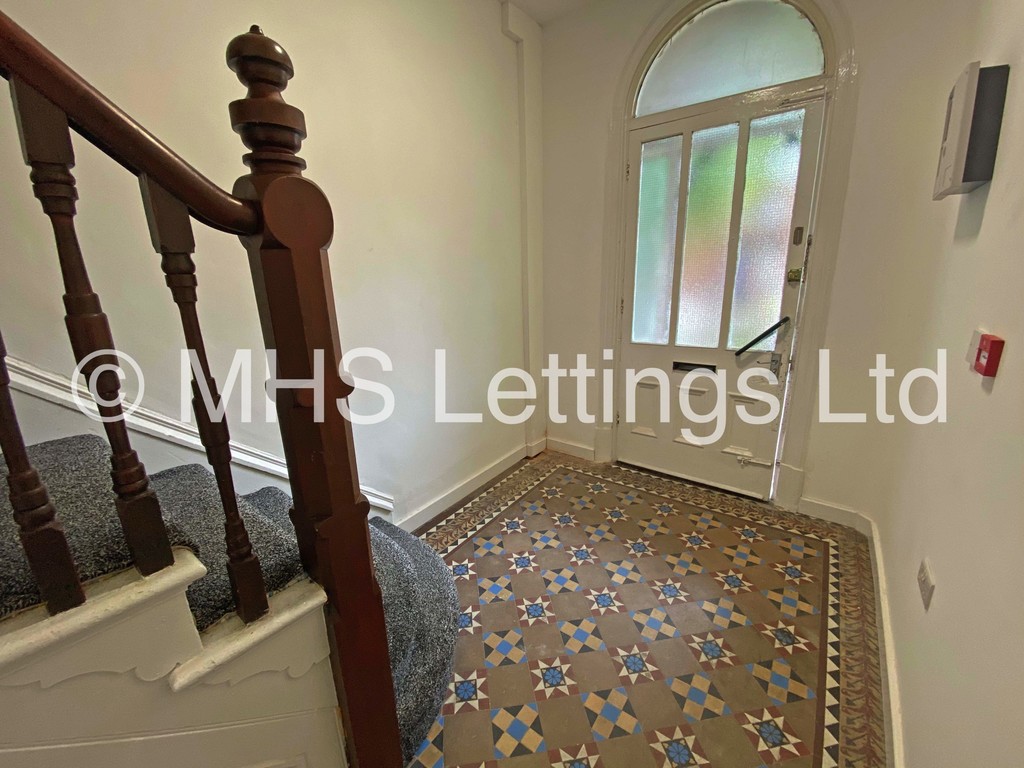 Photo of 3 Bedroom Apartment in Flat 1, 24 Kensington Terrace, Leeds, LS6 1BE