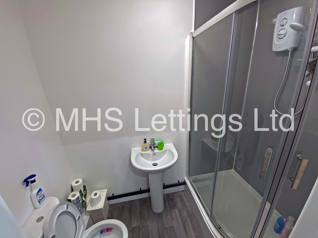 Photo of 2 Bedroom Apartment in Flat 2, 24 Kensington Terrace, Leeds, LS6 1BE