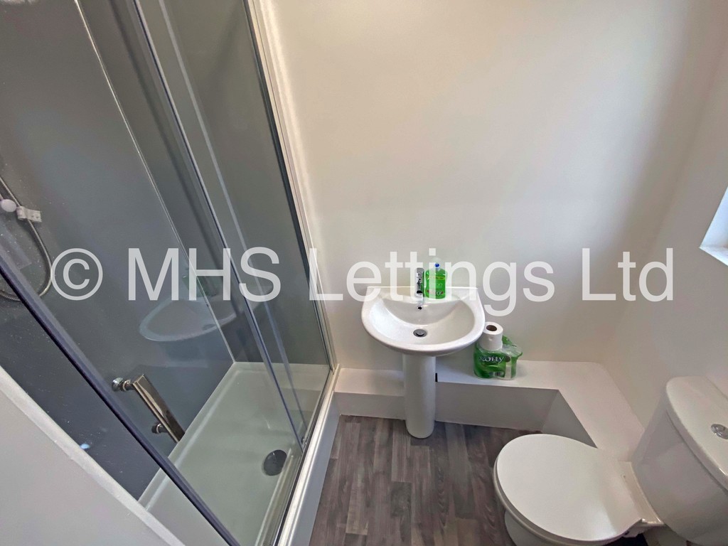 Photo of 2 Bedroom Apartment in Flat 2, 24 Kensington Terrace, Leeds, LS6 1BE