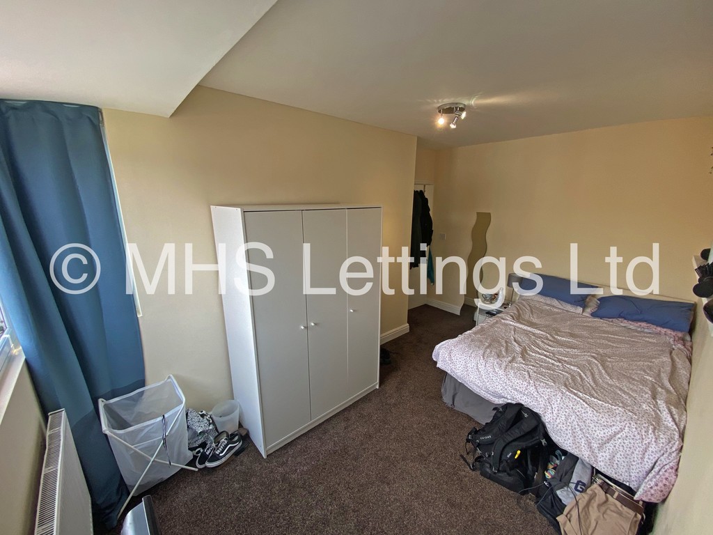 Photo of 2 Bedroom Mid Terraced House in 5 Park View Grove, Leeds, LS4 2LQ