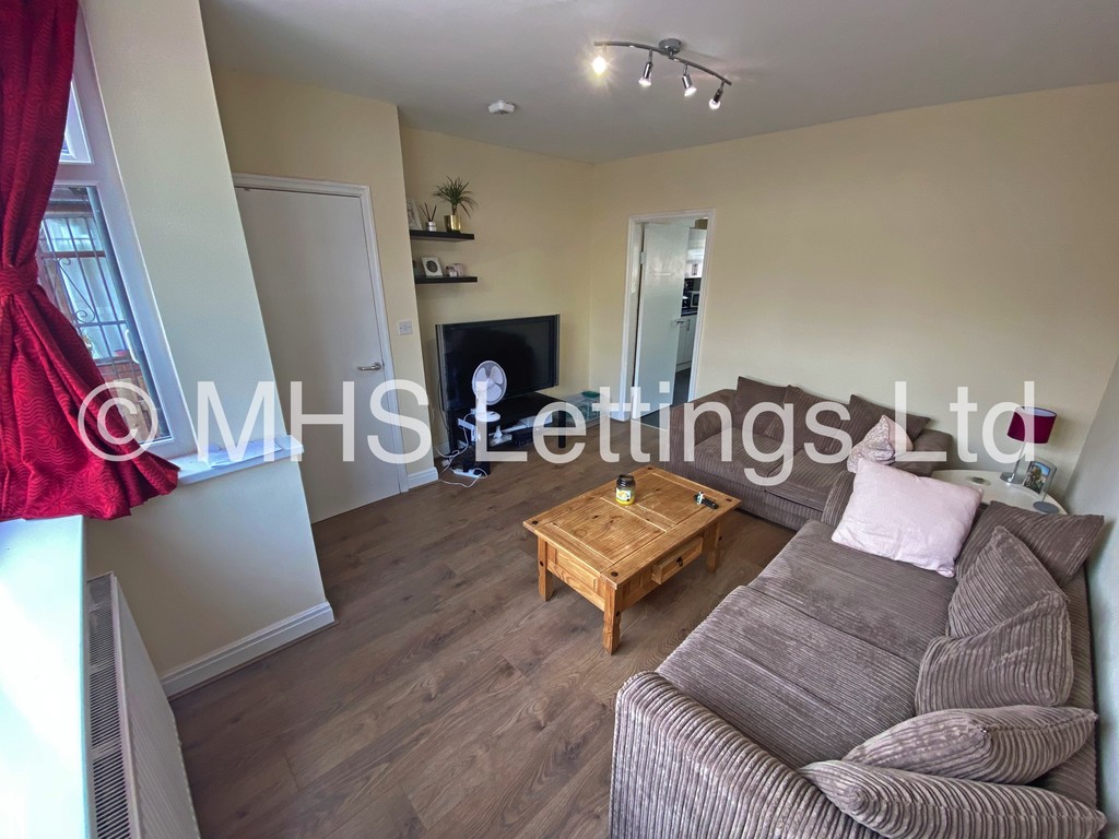 Photo of 2 Bedroom Mid Terraced House in 5 Park View Grove, Leeds, LS4 2LQ
