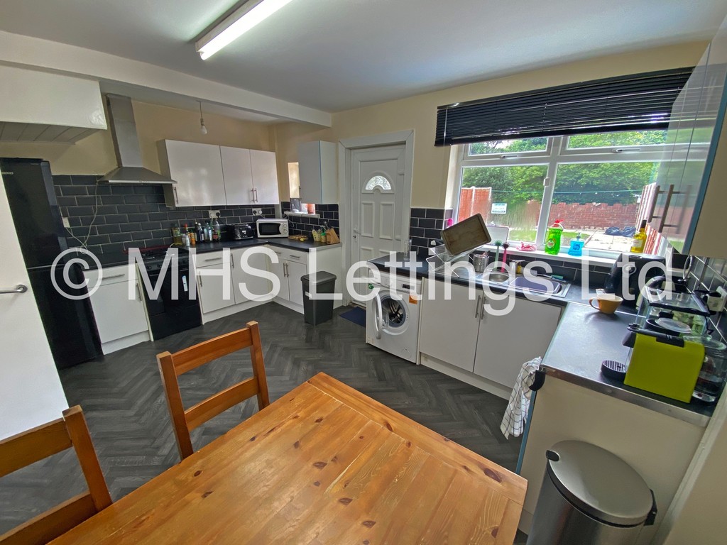 Photo of 2 Bedroom Mid Terraced House in 5 Park View Grove, Leeds, LS4 2LQ