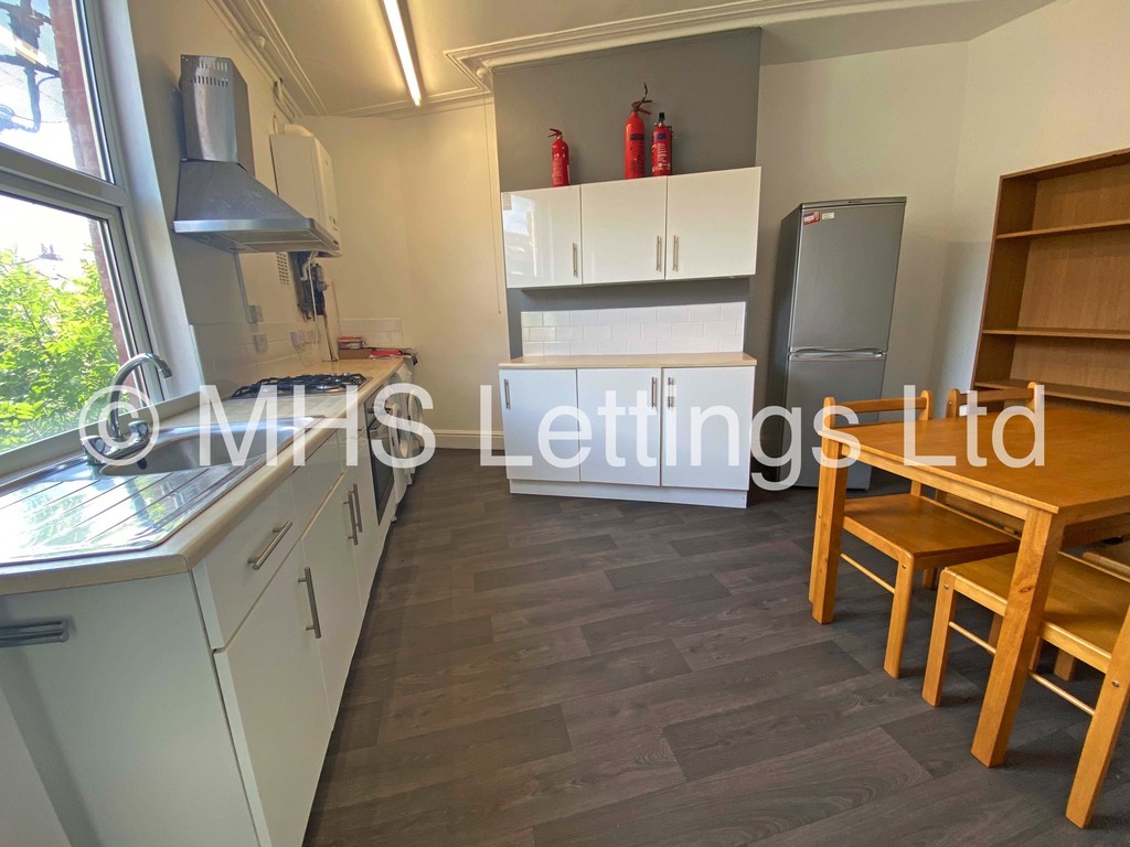 Photo of 4 Bedroom End Terraced House in 66 Beechwood Mount, Leeds, LS4 2NQ