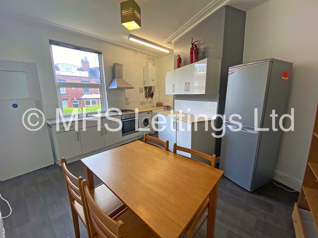 Photo of 4 Bedroom End Terraced House in 66 Beechwood Mount, Leeds, LS4 2NQ