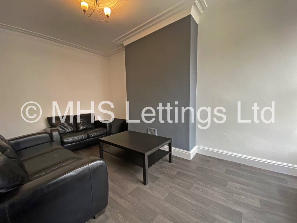 Photo of 4 Bedroom End Terraced House in 66 Beechwood Mount, Leeds, LS4 2NQ