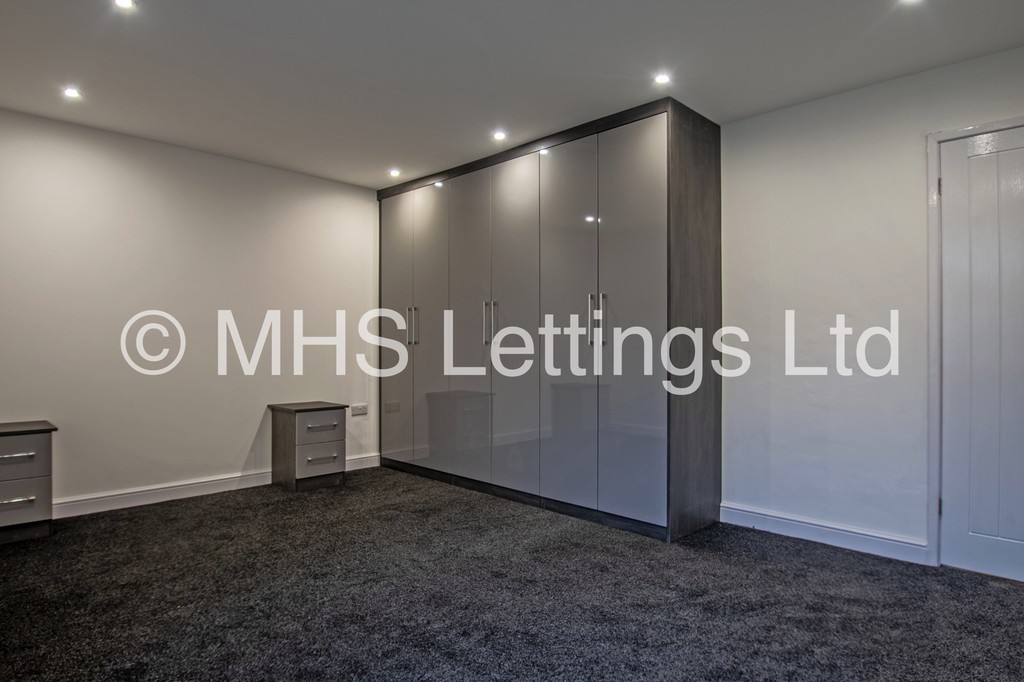 Photo of 2 Bedroom Ground Floor Flat in Flat 4, 78 Primley Park Road, Alwoodley, Leeds, LS17 7LH