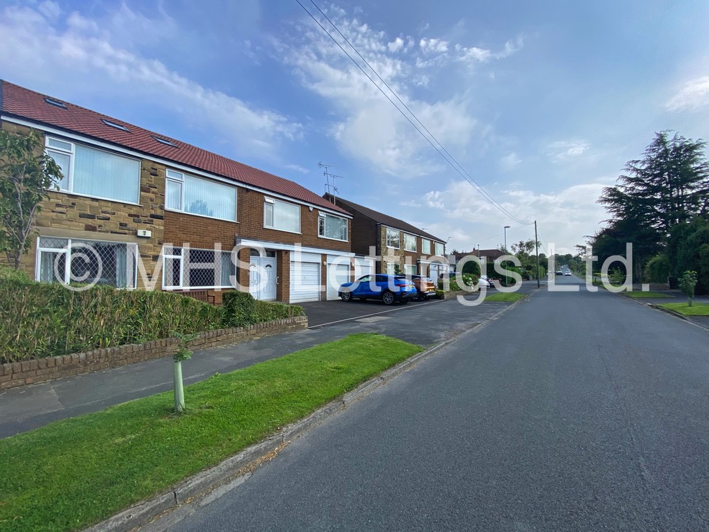 Photo of 2 Bedroom Ground Floor Flat in Flat 4, 78 Primley Park Road, Alwoodley, Leeds, LS17 7LH
