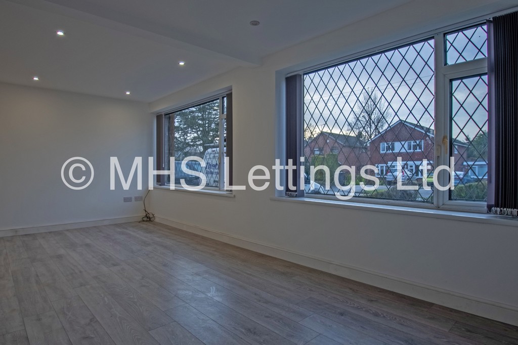 Photo of 2 Bedroom Ground Floor Flat in Flat 4, 78 Primley Park Road, Alwoodley, Leeds, LS17 7LH
