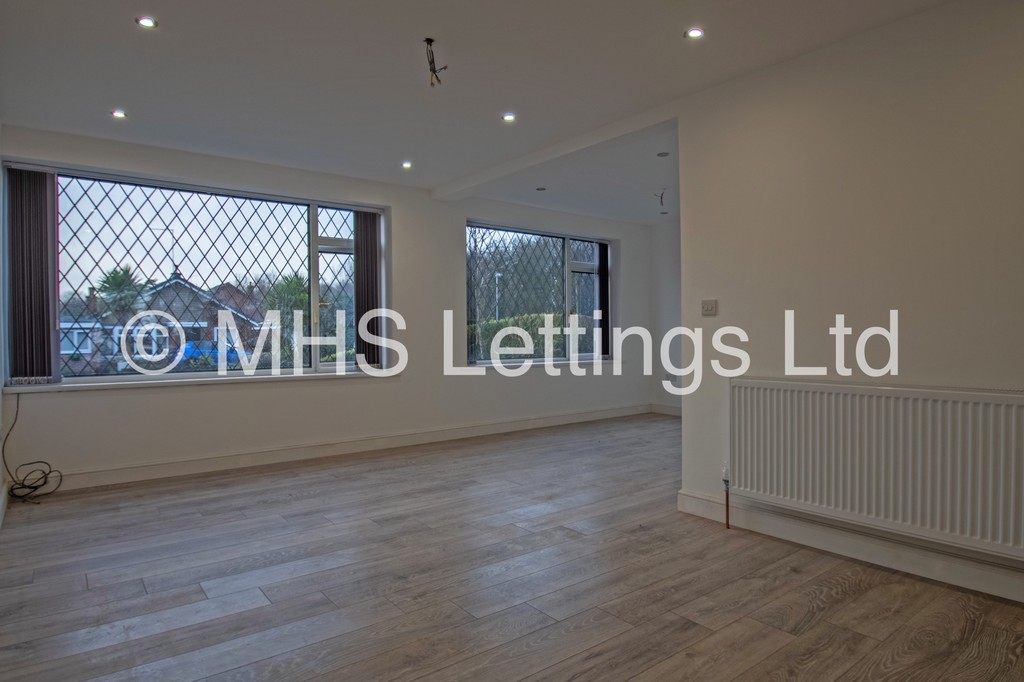 Photo of 2 Bedroom Ground Floor Flat in Flat 4, 78 Primley Park Road, Alwoodley, Leeds, LS17 7LH