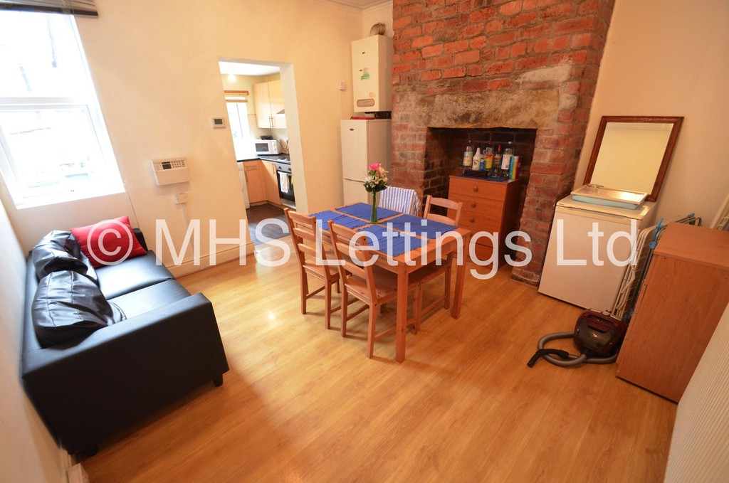 Photo of 4 Bedroom End Terraced House in 27 Ashville Grove, Leeds, LS6 1LY