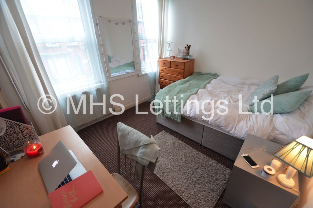 Photo of 4 Bedroom End Terraced House in 27 Ashville Grove, Leeds, LS6 1LY