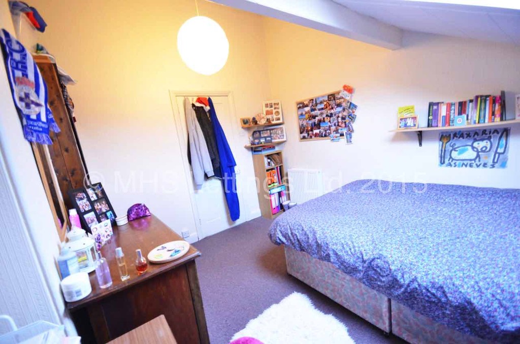 Photo of 4 Bedroom Flat in Flat 2, 18 Regent Park Avenue, Leeds, LS6 2AU