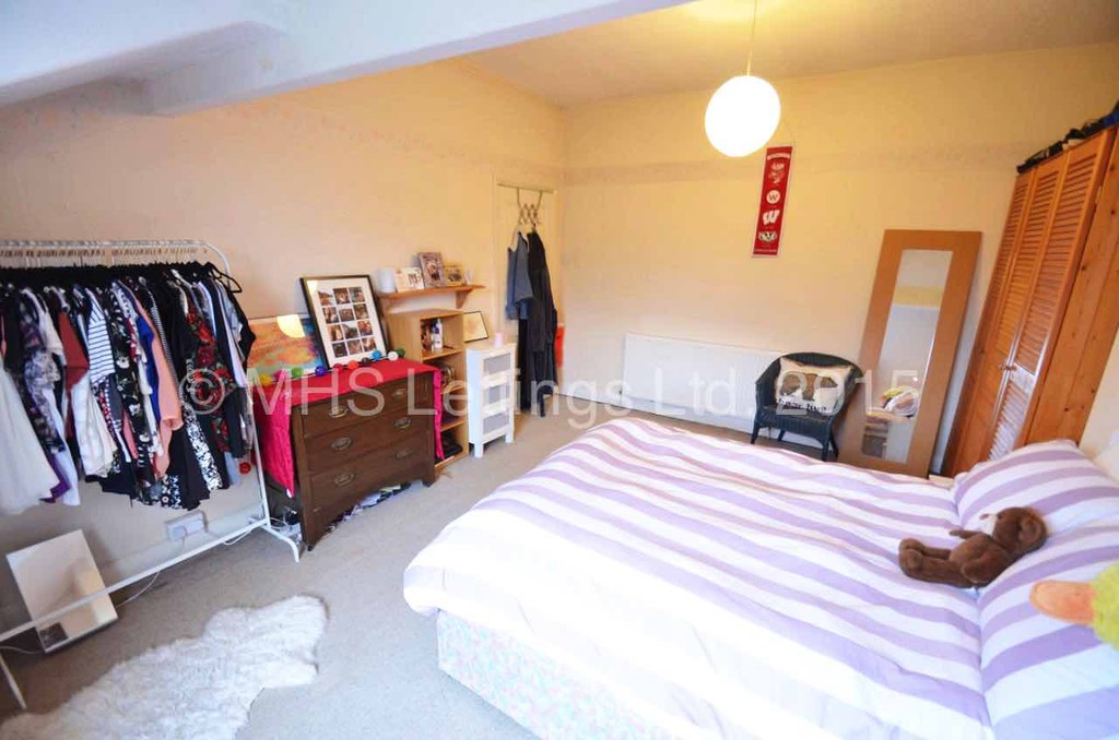 Photo of 4 Bedroom Flat in Flat 2, 18 Regent Park Avenue, Leeds, LS6 2AU