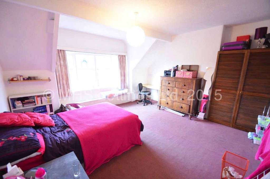 Photo of 4 Bedroom Flat in Flat 2, 18 Regent Park Avenue, Leeds, LS6 2AU