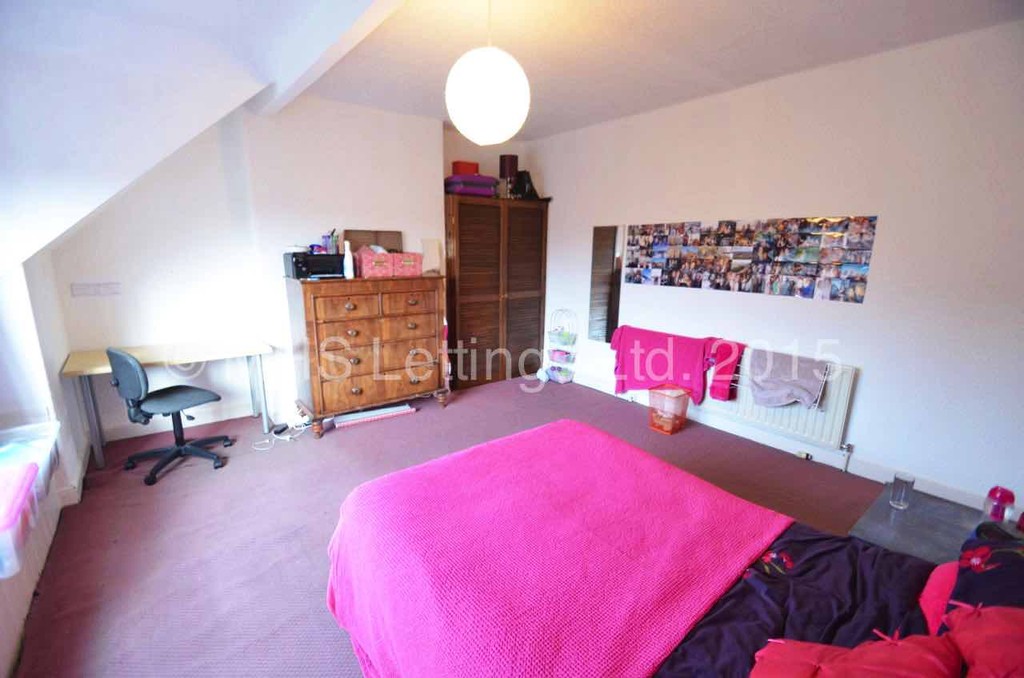 Photo of 4 Bedroom Flat in Flat 2, 18 Regent Park Avenue, Leeds, LS6 2AU