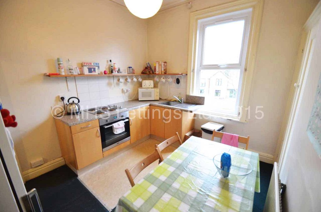 Photo of 4 Bedroom Flat in Flat 2, 18 Regent Park Avenue, Leeds, LS6 2AU