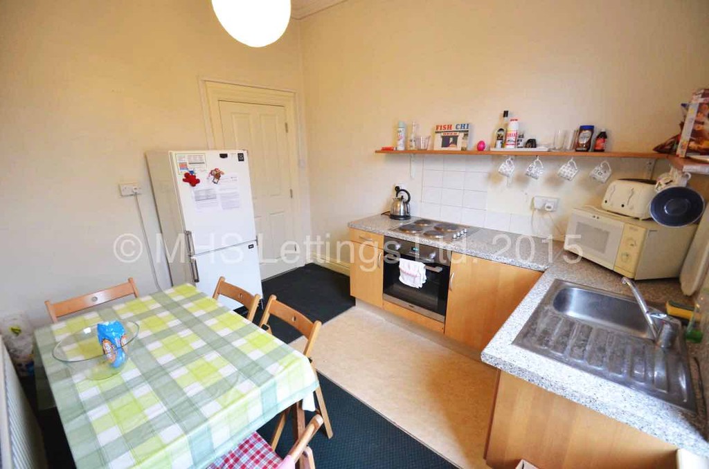 Photo of 4 Bedroom Flat in Flat 2, 18 Regent Park Avenue, Leeds, LS6 2AU
