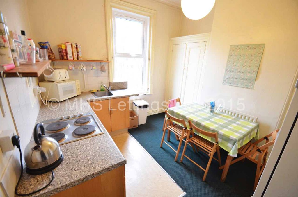 Photo of 4 Bedroom Flat in Flat 2, 18 Regent Park Avenue, Leeds, LS6 2AU
