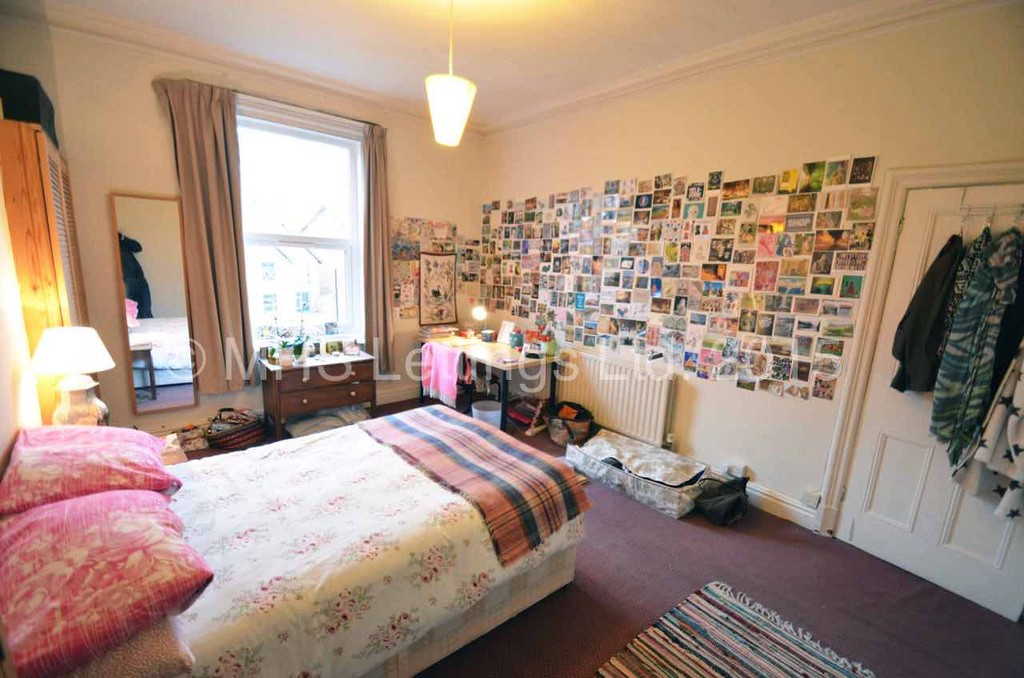 Photo of 4 Bedroom Flat in Flat 2, 18 Regent Park Avenue, Leeds, LS6 2AU