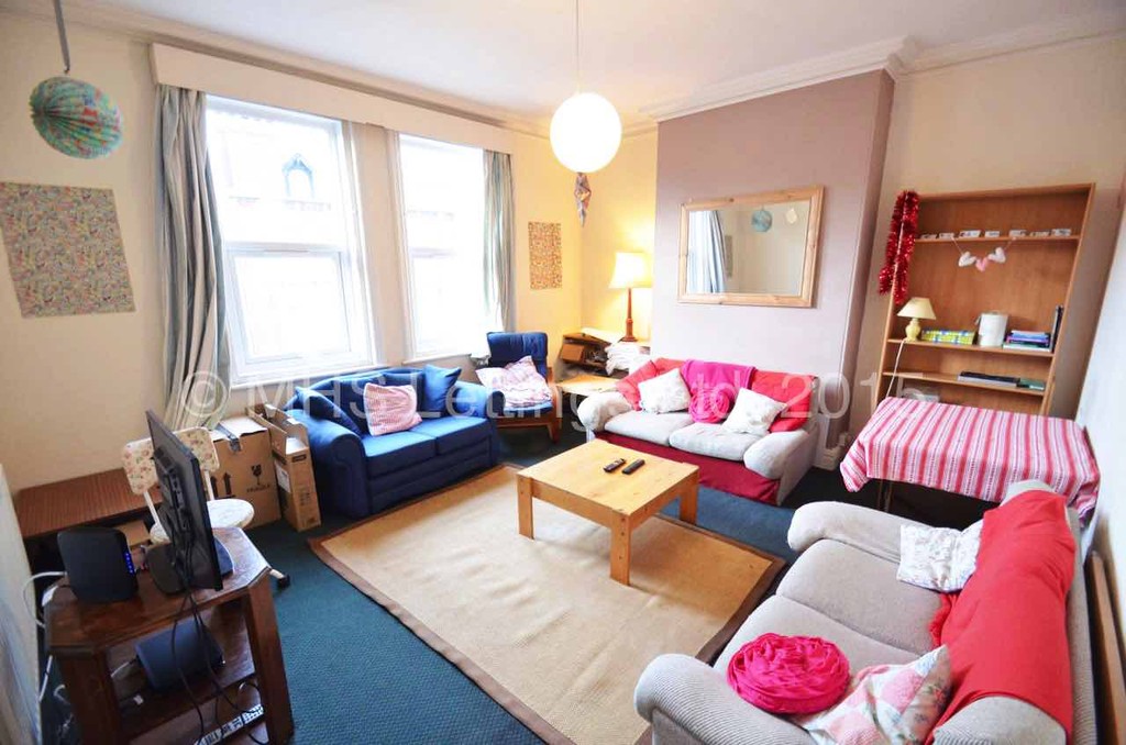 Photo of 4 Bedroom Flat in Flat 2, 18 Regent Park Avenue, Leeds, LS6 2AU