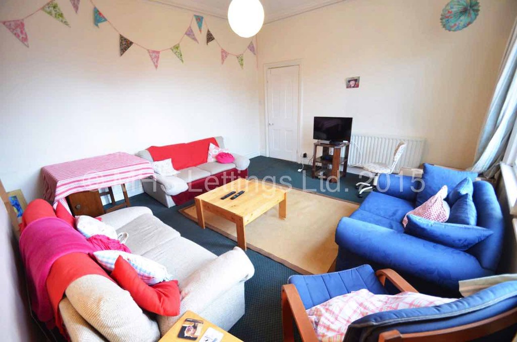 Photo of 4 Bedroom Flat in Flat 2, 18 Regent Park Avenue, Leeds, LS6 2AU