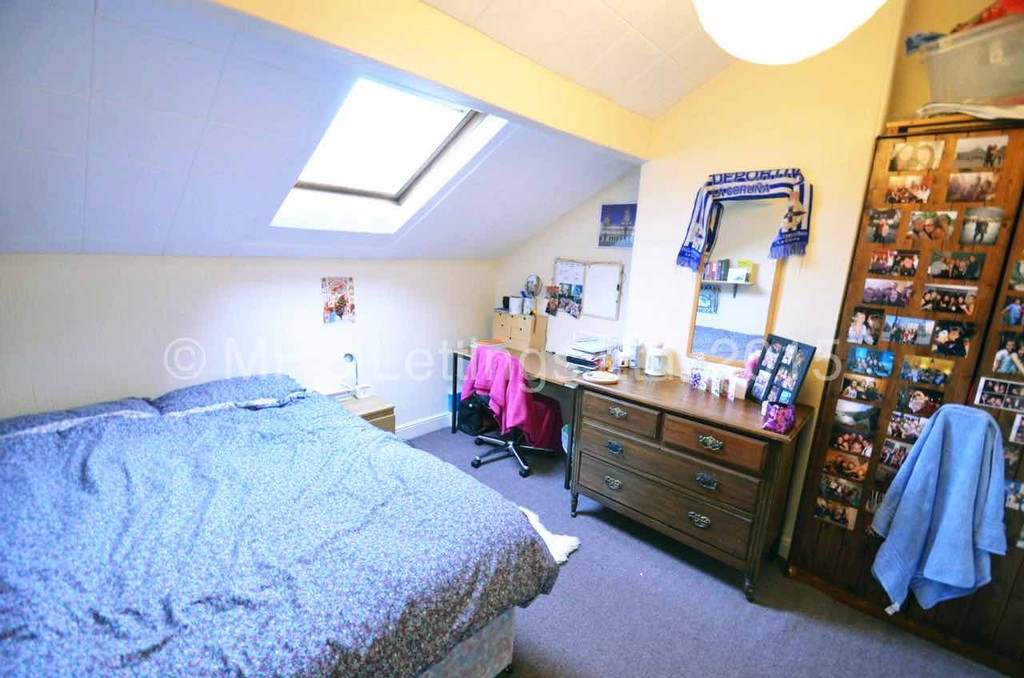 Photo of 4 Bedroom Flat in Flat 2, 18 Regent Park Avenue, Leeds, LS6 2AU