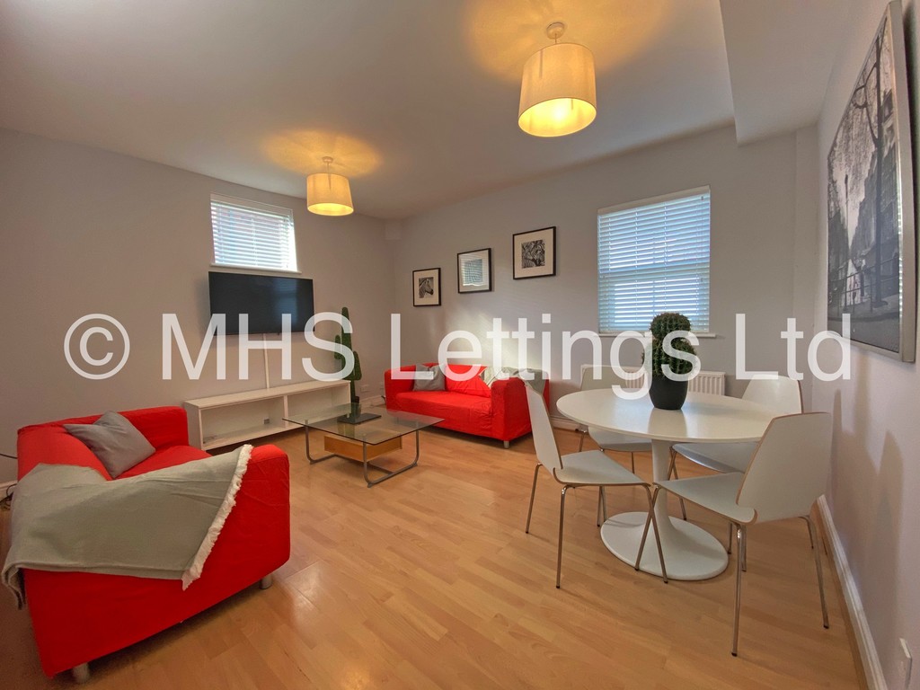 Photo of 4 Bedroom End Terraced House in 3 Granby Street, Leeds, LS6 3AZ