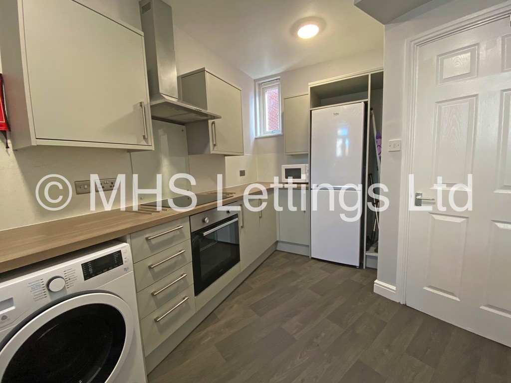 Photo of 4 Bedroom End Terraced House in 3 Granby Street, Leeds, LS6 3AZ