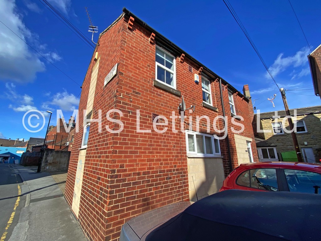 Photo of 4 Bedroom End Terraced House in 3 Granby Street, Leeds, LS6 3AZ