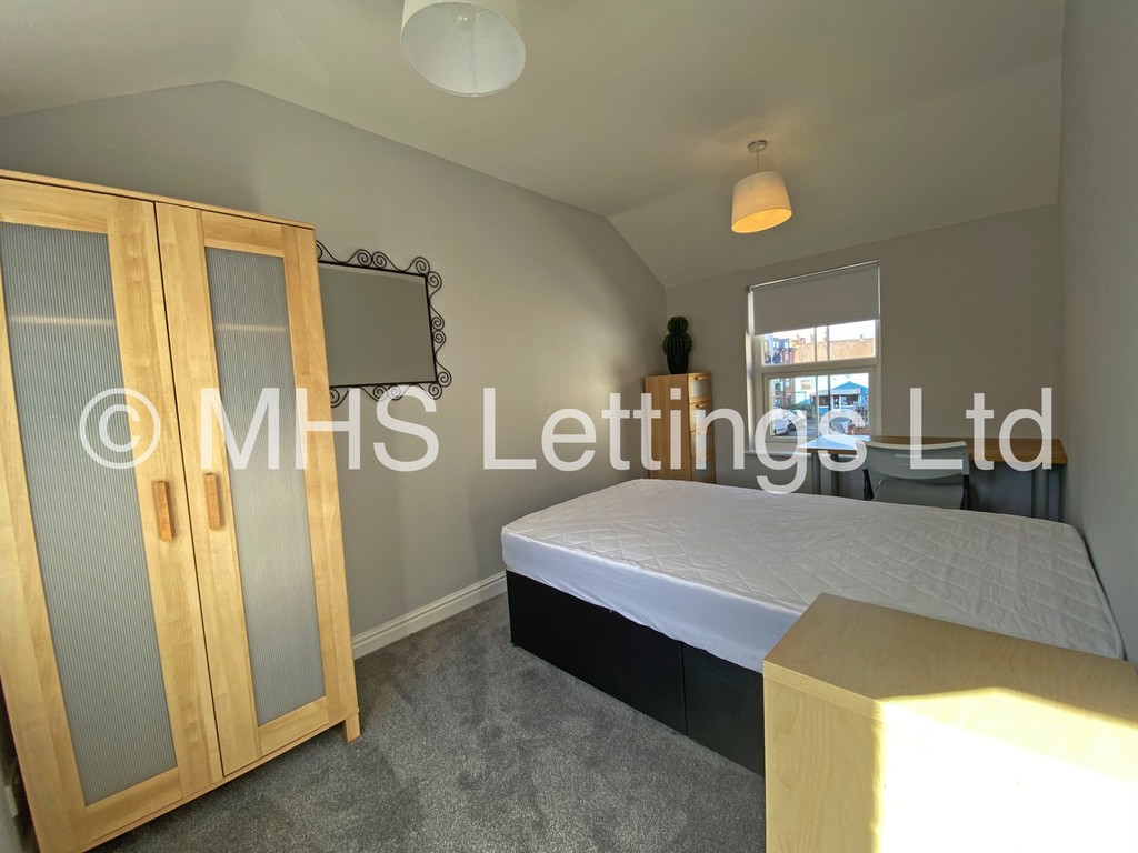 Photo of 4 Bedroom End Terraced House in 3 Granby Street, Leeds, LS6 3AZ
