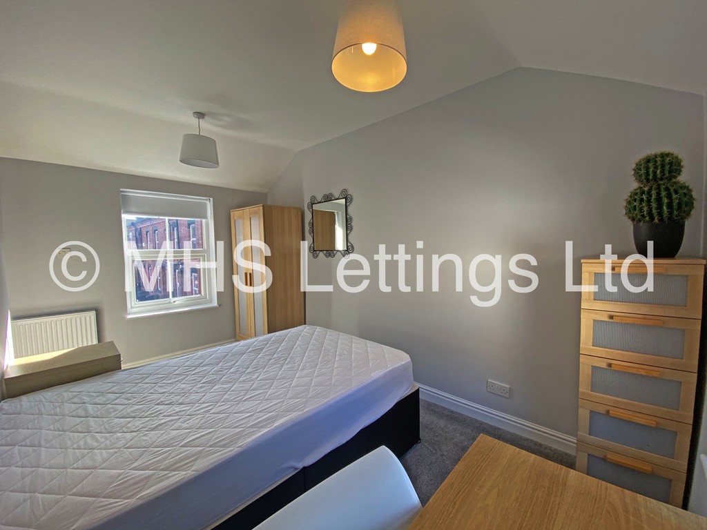 Photo of 4 Bedroom End Terraced House in 3 Granby Street, Leeds, LS6 3AZ