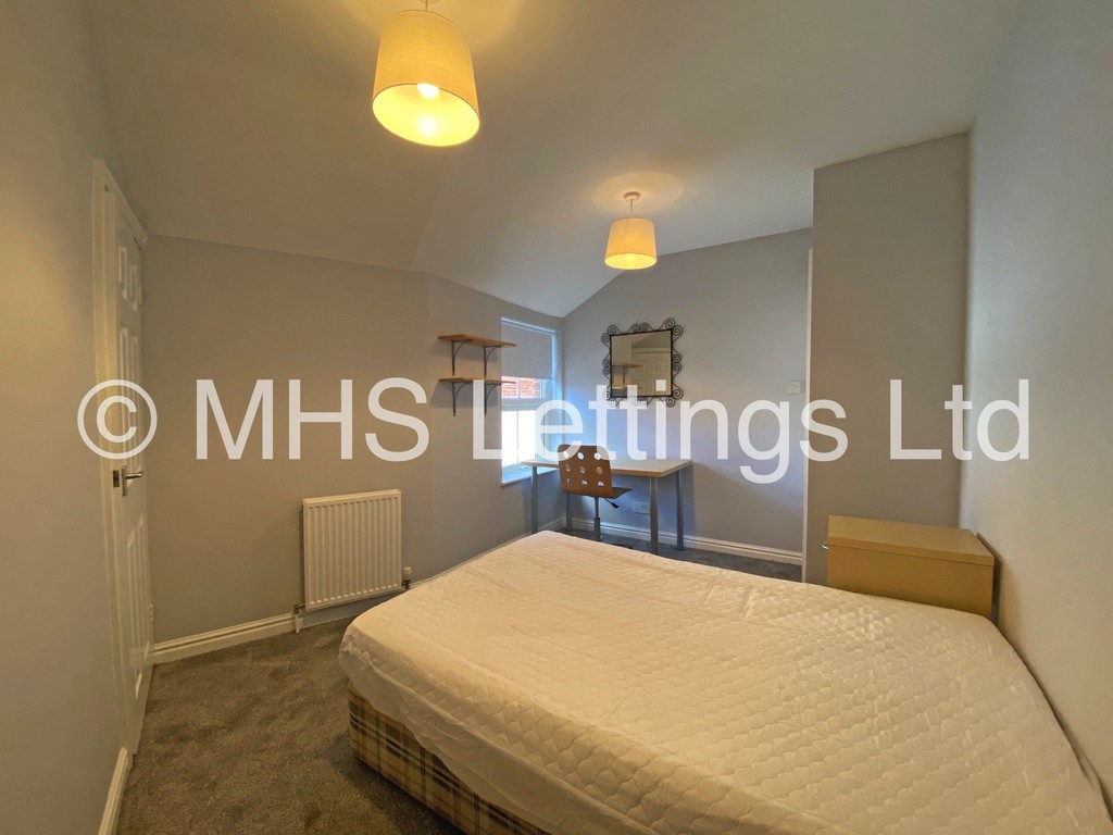 Photo of 4 Bedroom End Terraced House in 3 Granby Street, Leeds, LS6 3AZ