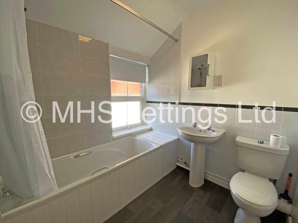 Photo of 4 Bedroom End Terraced House in 3 Granby Street, Leeds, LS6 3AZ