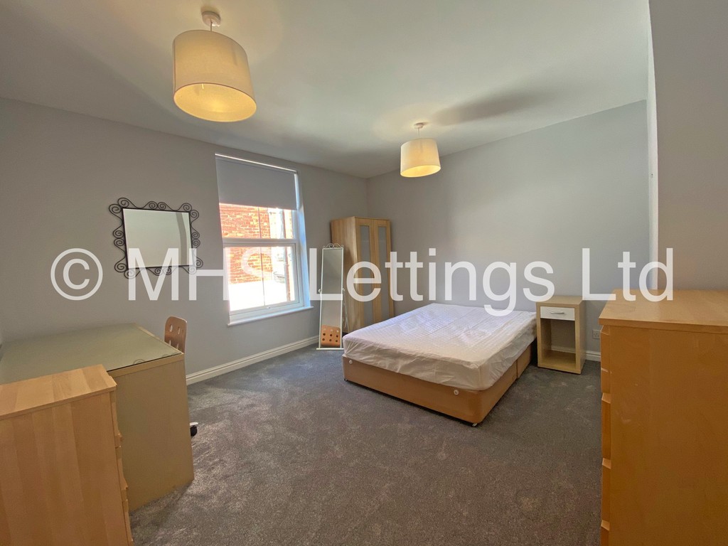 Photo of 4 Bedroom End Terraced House in 3 Granby Street, Leeds, LS6 3AZ