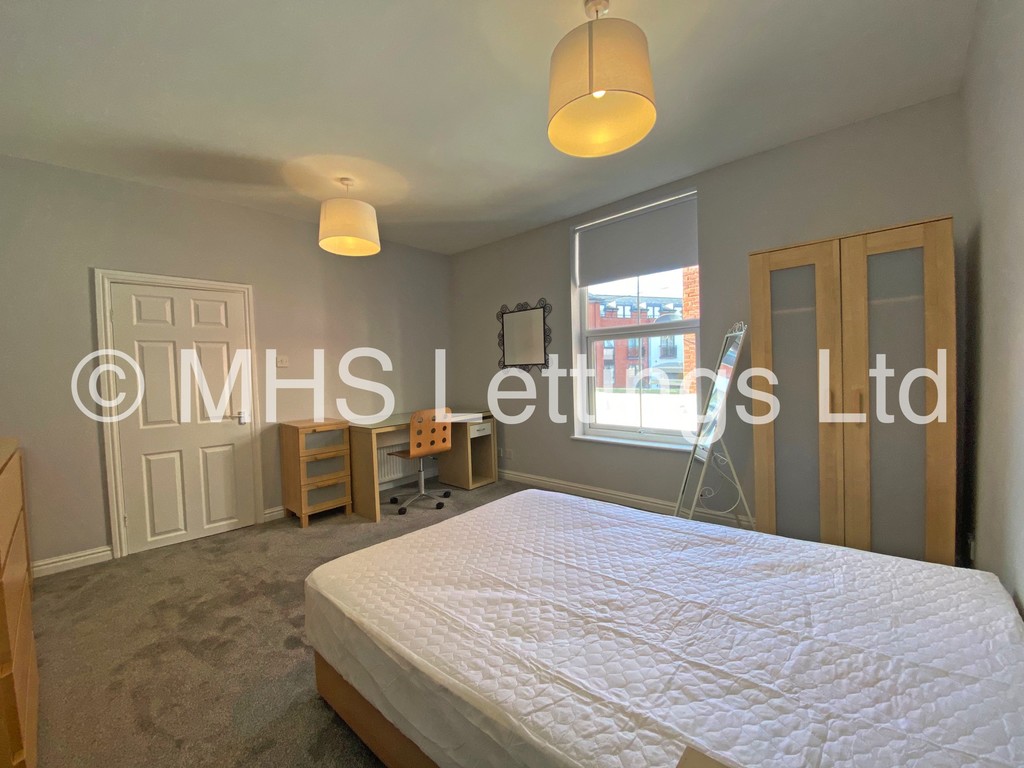 Photo of 4 Bedroom End Terraced House in 3 Granby Street, Leeds, LS6 3AZ