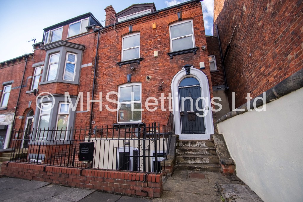 Photo of 8 Bedroom Mid Terraced House in 133 Hyde Park Road, Leeds, LS6 1AJ